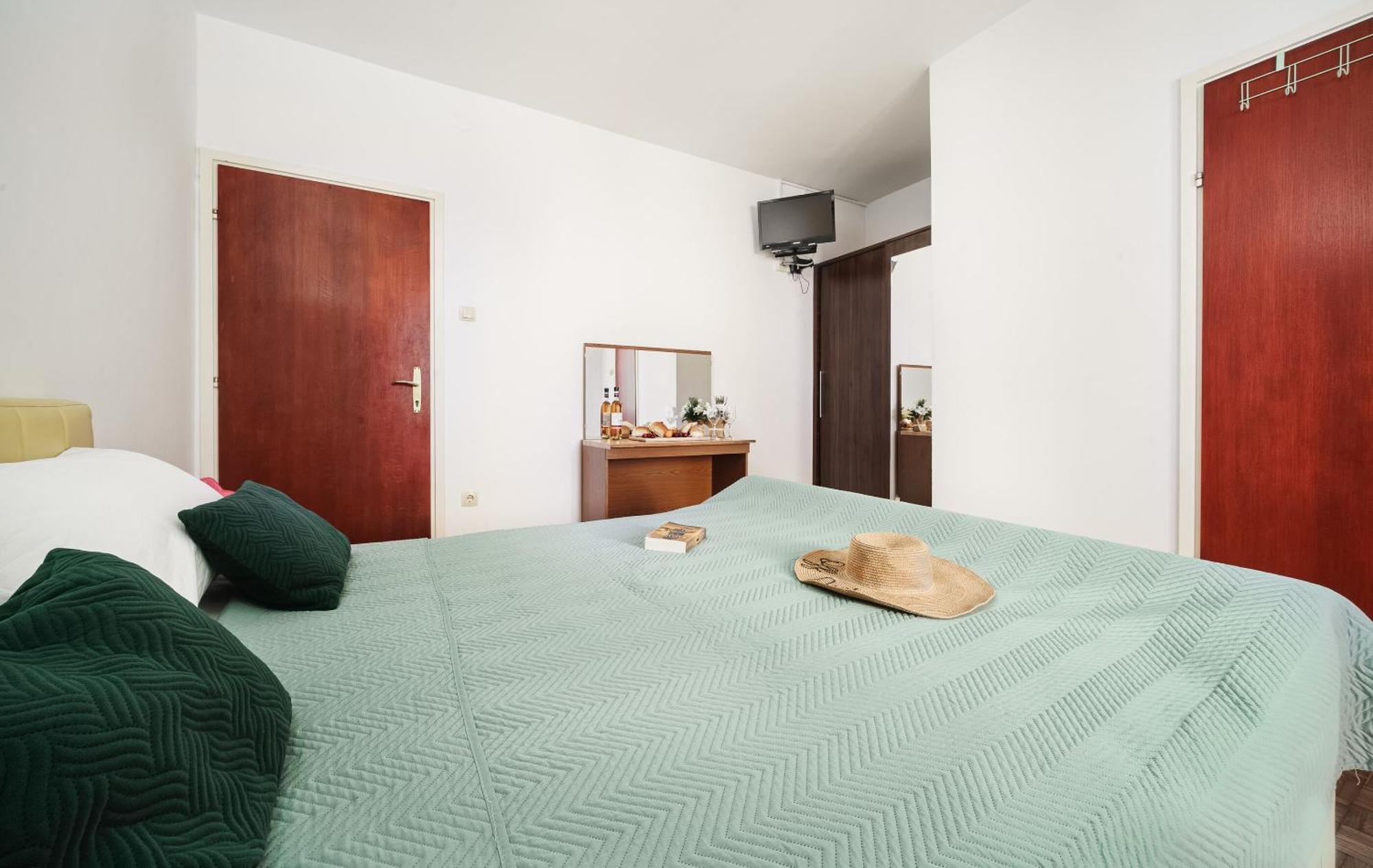 Apartment And Rooms Mrkovic Vodice Extérieur photo