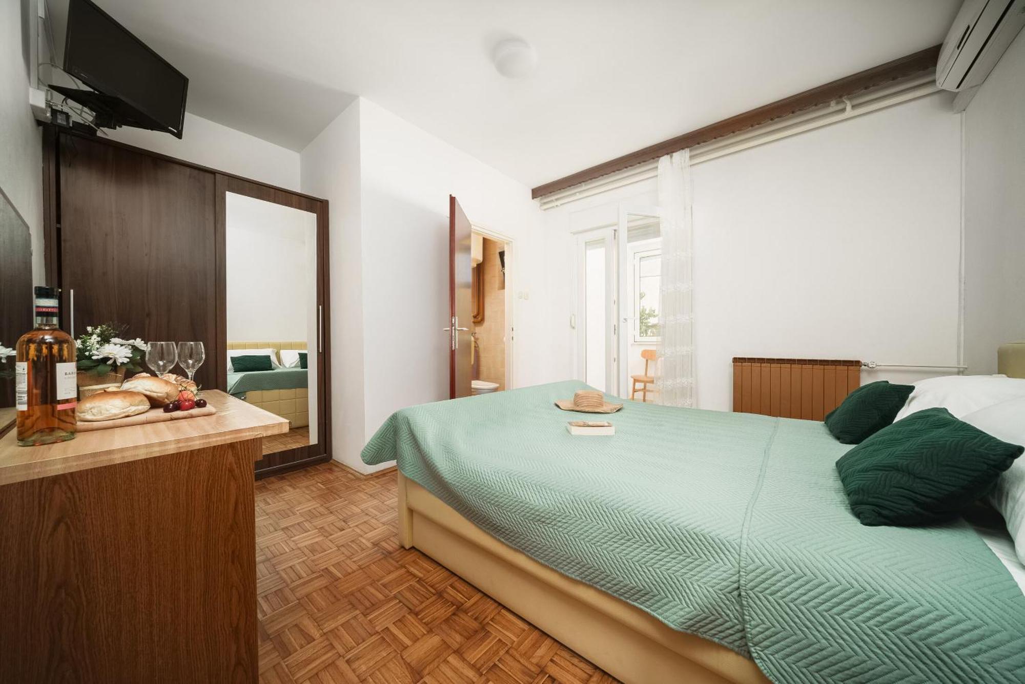Apartment And Rooms Mrkovic Vodice Extérieur photo